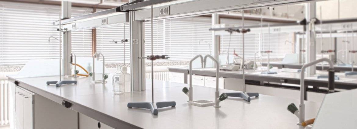 Mesa central con balda