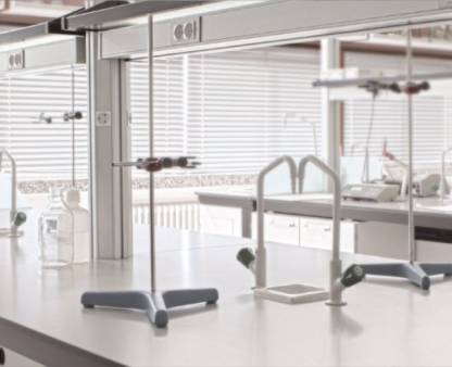 Mesa central con balda