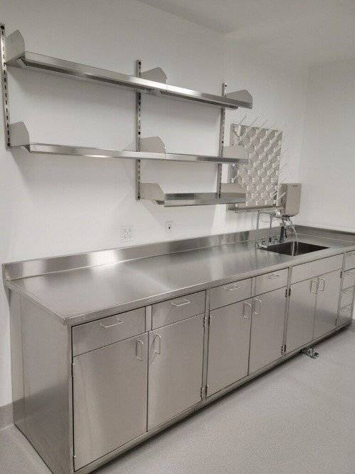 Mobiliario en acero inoxidable 2